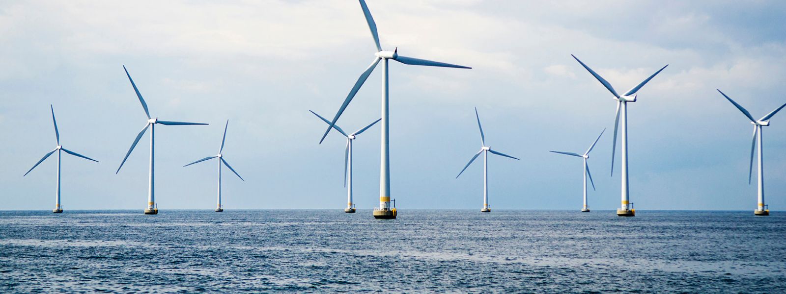Offshore wind turbines in an off-shore wind park