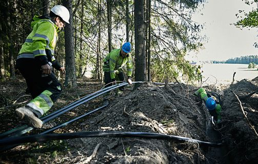 Cable workers installing Axal-TT medium voltage cable in rough terrain