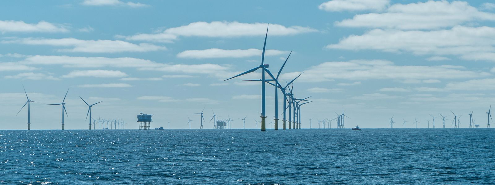 Stock image offshore windmill farm